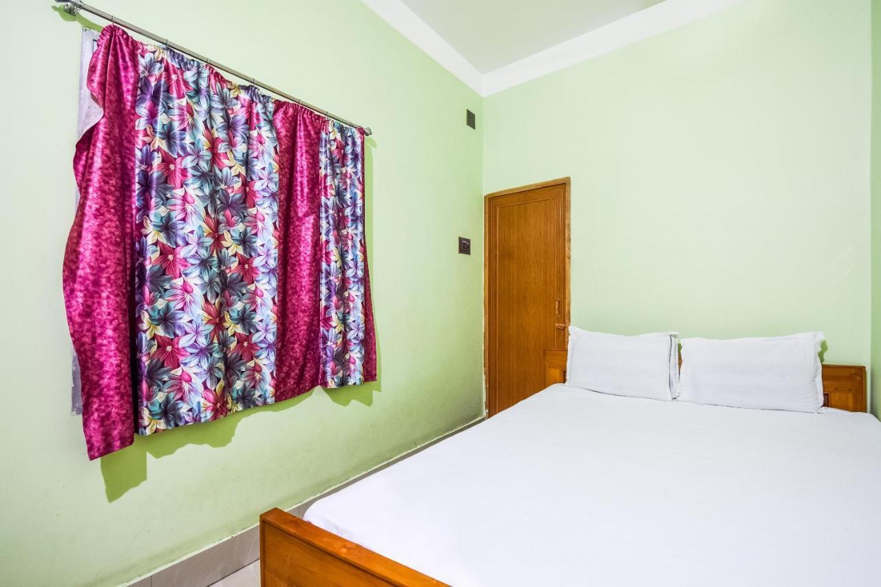 Spot On 44270 Astha Lodge Tarapith Exteriör bild